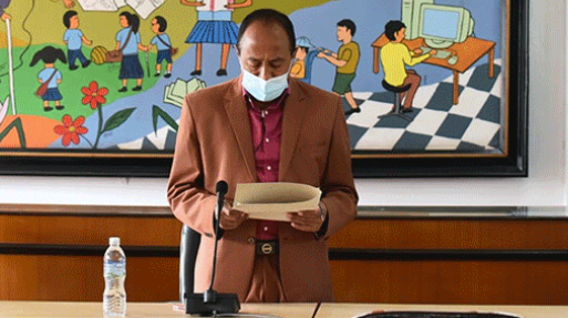 सांसद मोहन पाण्डेले लिए शपथ 