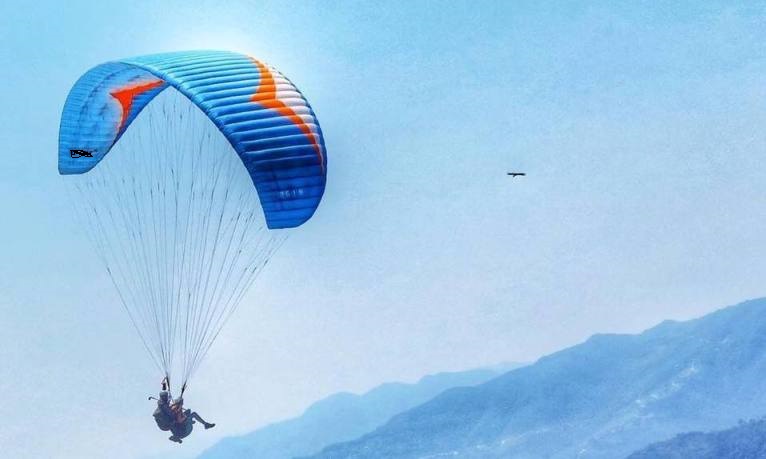 पोखरामा प्याराग्लाइडिङ दुर्घटना हुँदा पाइलटको मृत्यु, पर्यटक गम्भिर घाइते 