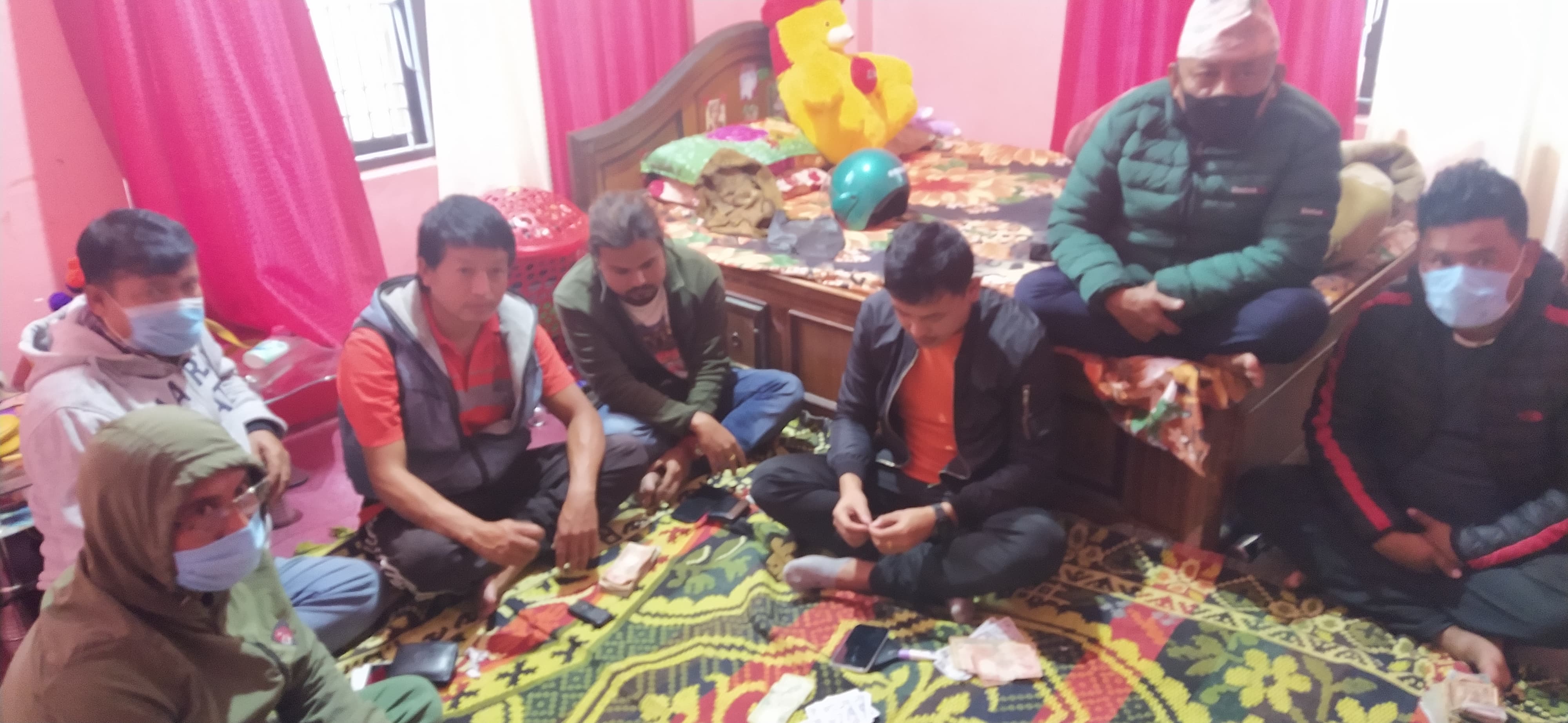 उर्लाबारीमा सात जना जुवाडे पक्राउ