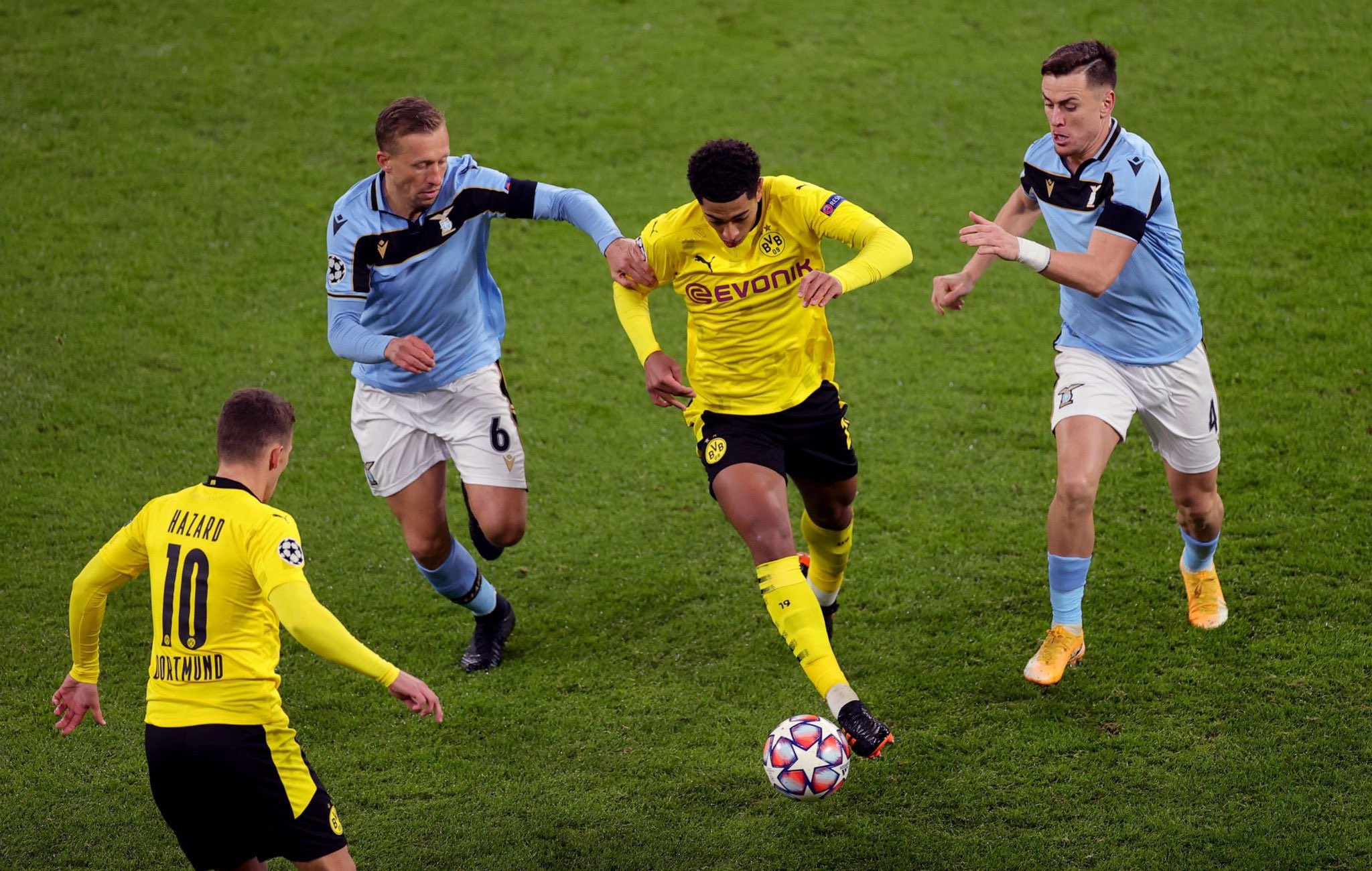 डर्टमुन्ड च्याम्पियन्स लिगको अन्तिम १६ मा