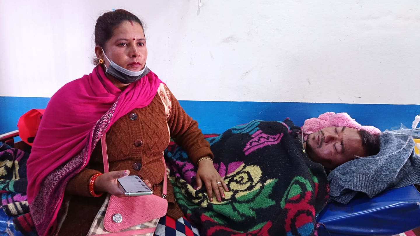 कैलालीमा जन्ती बोकेको गाडी दुर्घटना, बेहुला-बेहुलीसहित १३ घाइते