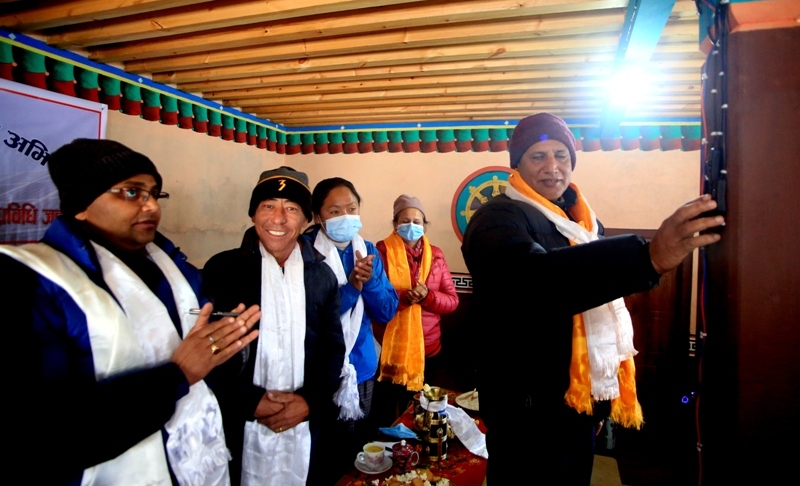 गण्डकी प्रदेशको उज्यालो अभियान : उपल्लो मुस्ताङका ४०० घरमा जोडियो सोलार