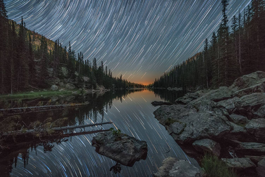 नेपाल र अमेरिकाबाट खिचिएका उल्का वर्षाका तस्बिरहरू 