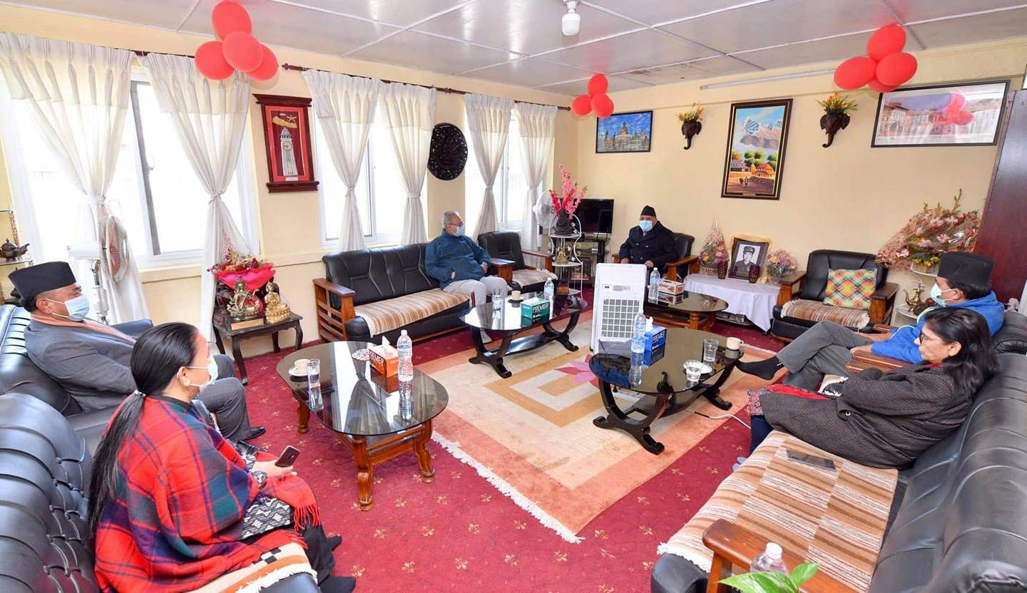 दाहाललाई भेटेपछि मन्त्रीहरुलाई भेट्न पुल्चोक पुगे ओली