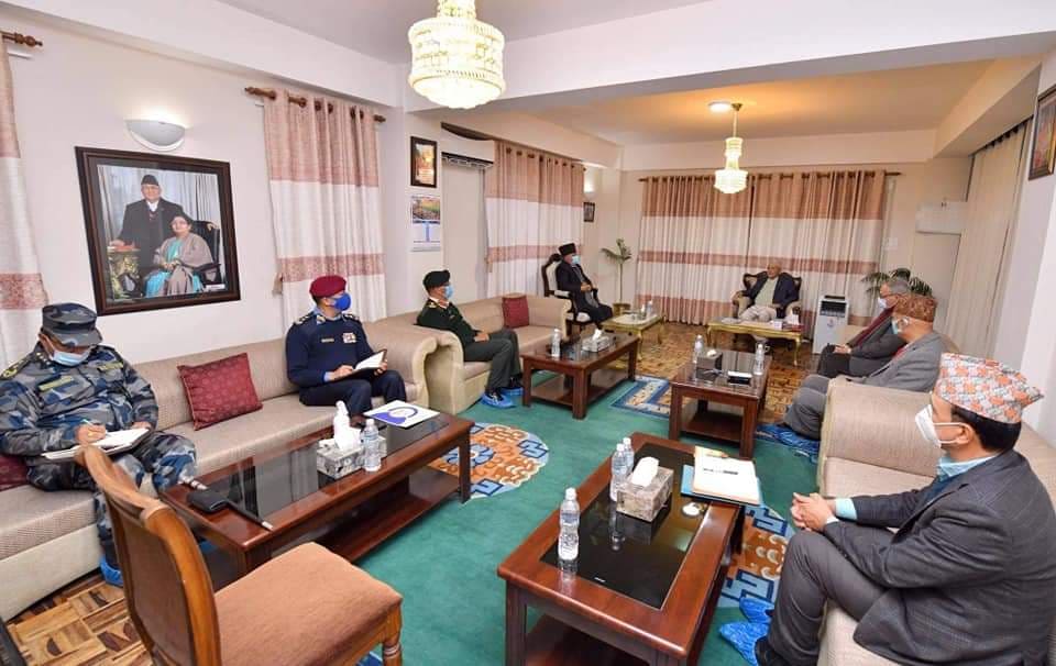 प्रधानमन्त्रीले गरे सुरक्षा अधिकारीसँग छलफल