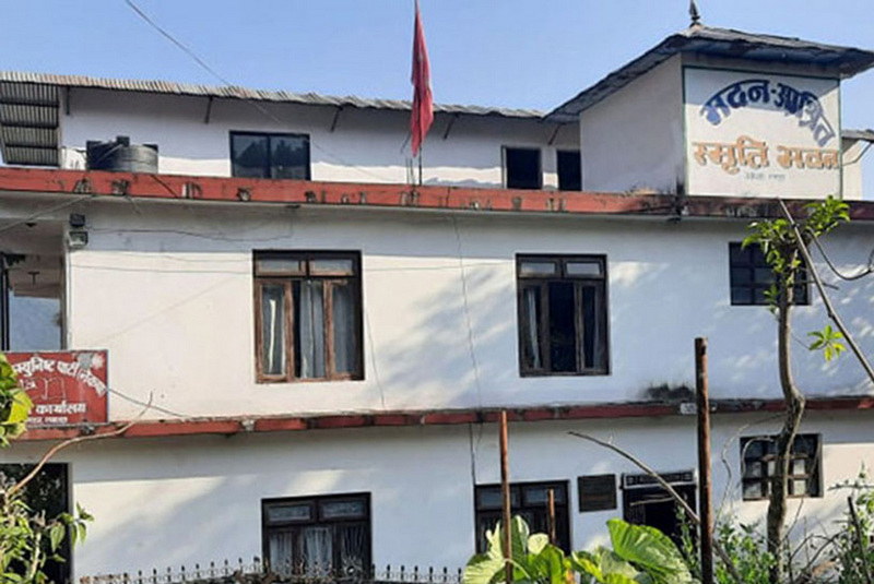 पार्टी कार्यालय कब्जा गर्न तालाबन्दी 