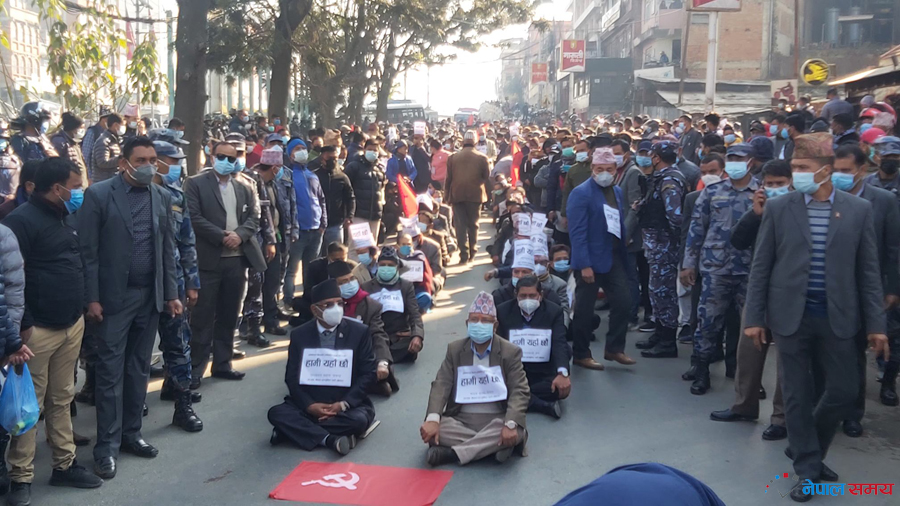 सडकमा निस्किए नेकपा दाहाल–नेपाल समूहका शीर्ष नेता 