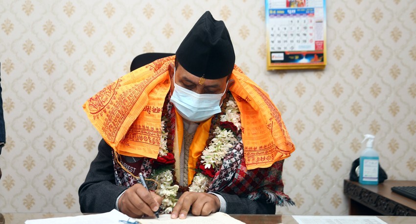 स्वास्थ्यबाट पर्यटन पुगेका मन्त्री ढकालले भने– सधैं जनताको सेवामा समर्पित हुन्छु