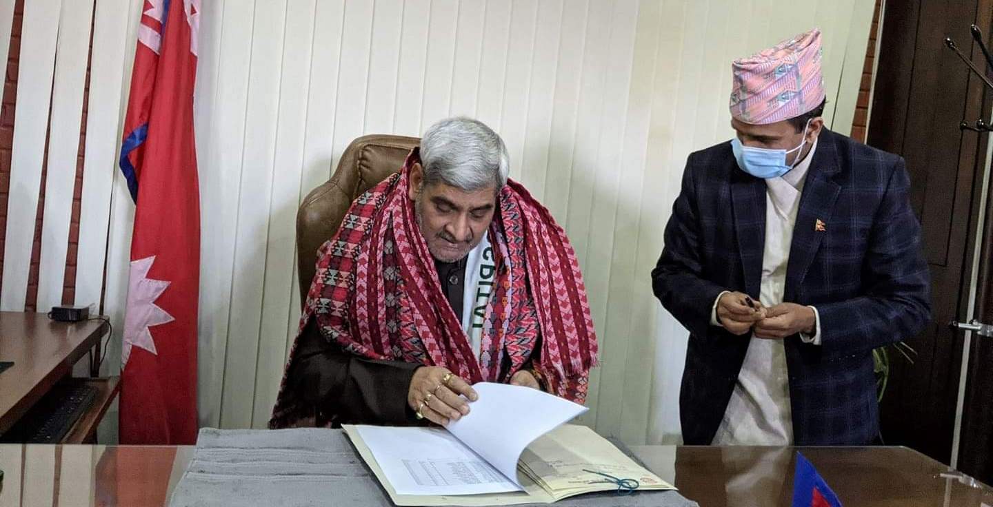 अपारदर्शी काम गर्दिनँ, कसैको दबाब सहन्नँ : स्वास्थ्यमन्त्री त्रिपाठी