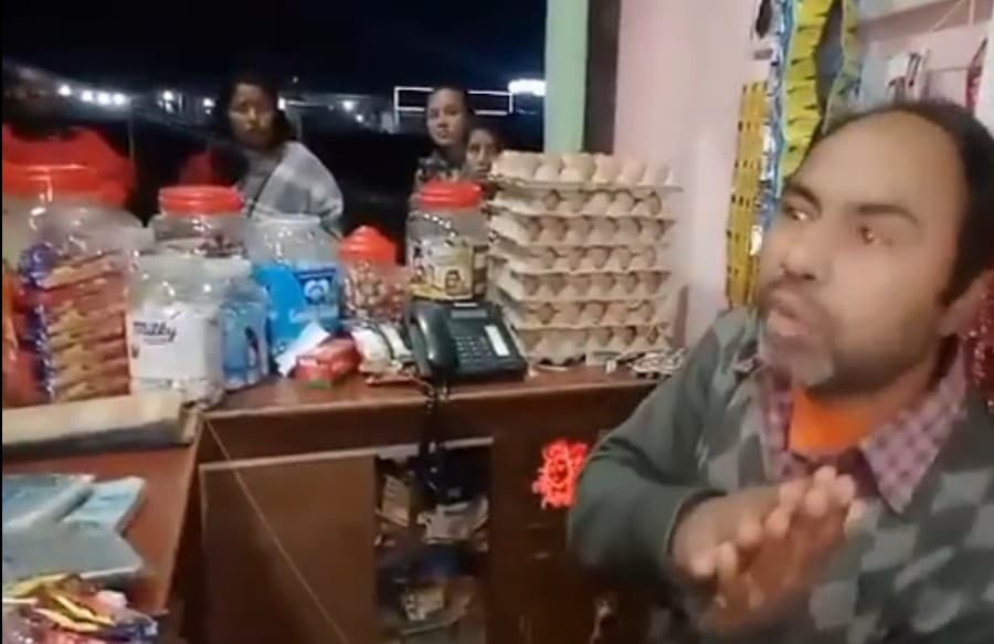 पेस्तोल र खुकुरी देखाएर लुटपाट