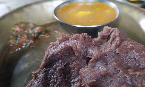 तमु ल्होसारमा ढिँडो प्रतियोगिता हुँदै