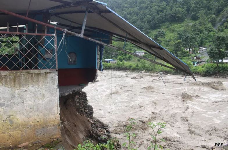 पहिरो पीडितको बास अझै टहरामा : स्थानीय सरकारसँग बजेट छैन, केन्द्रले हेर्दैन