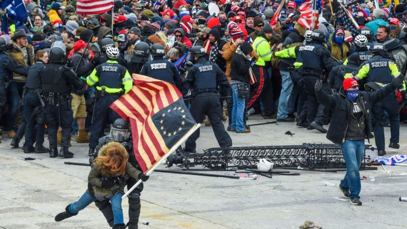 अमेरिकी संसदमा ट्रम्प समर्थकको आक्रमण, वासिङ्टनमा कर्फ्यु