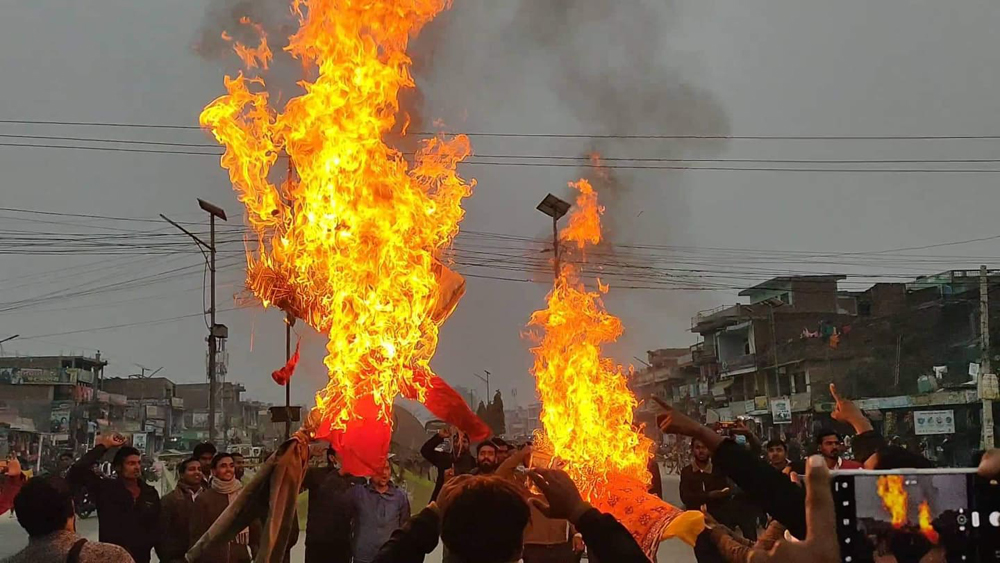 सिरहामा राष्ट्रपति र प्रधानमन्त्रीको पुत्ला दहन