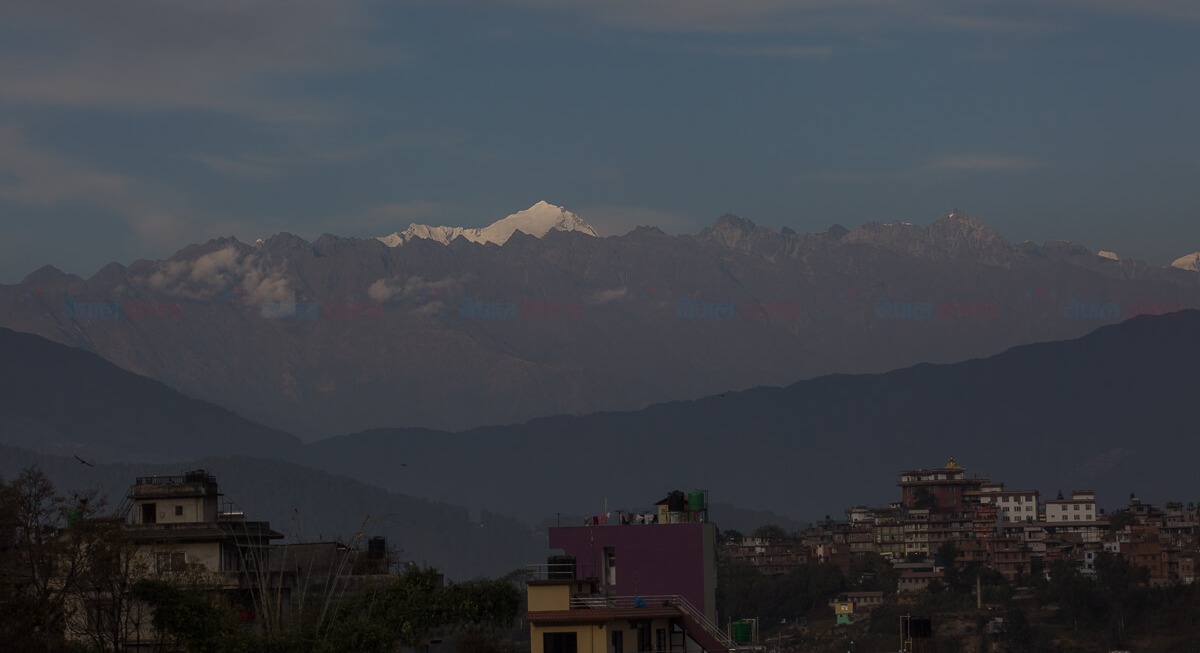 प्रदूषित, धुम्म र खुल्दै गरेको काठमाडौं (फोटोफिचर)