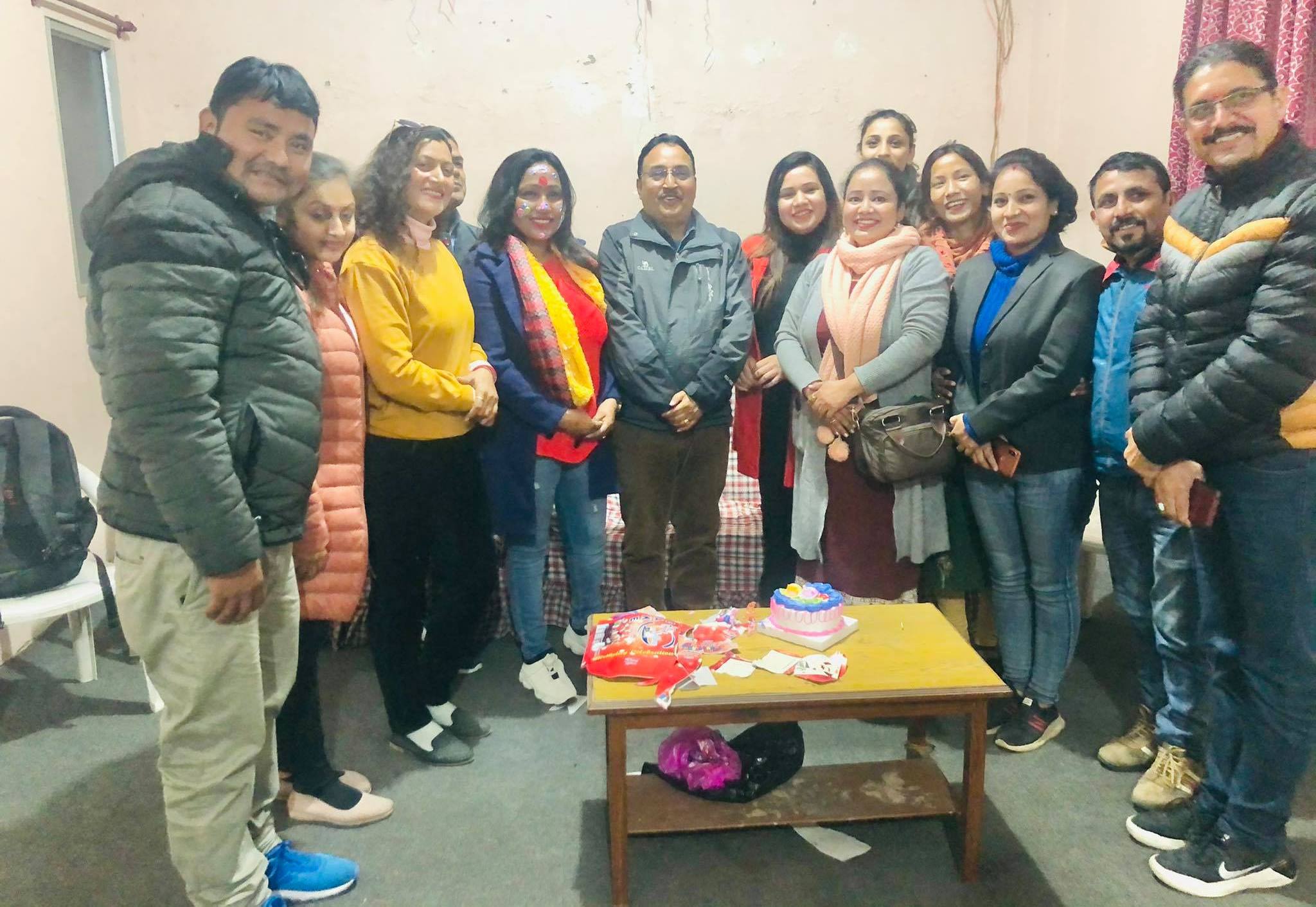 जन्मदिनमा पत्रकार खड्काले गरिन् प्रतिष्ठानलाई सहयोग 