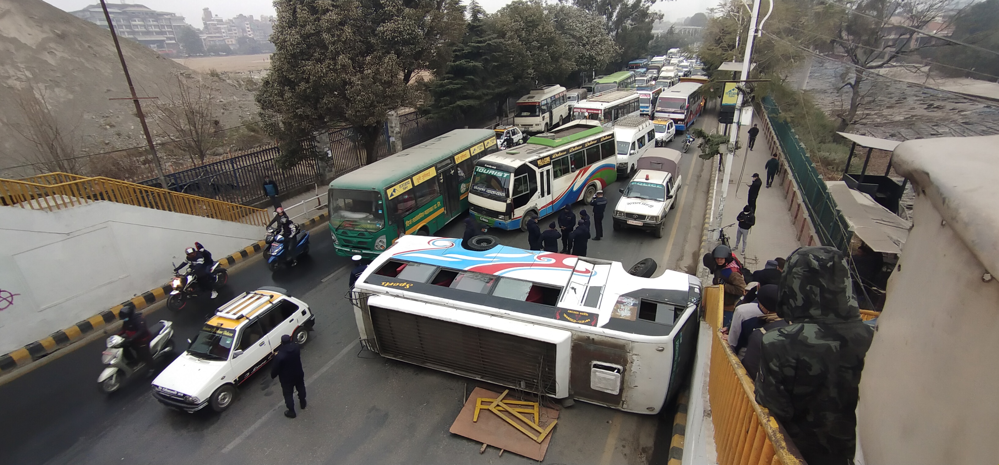 काठमाडौंको भद्रकाली नजिकै बस दुर्घटना