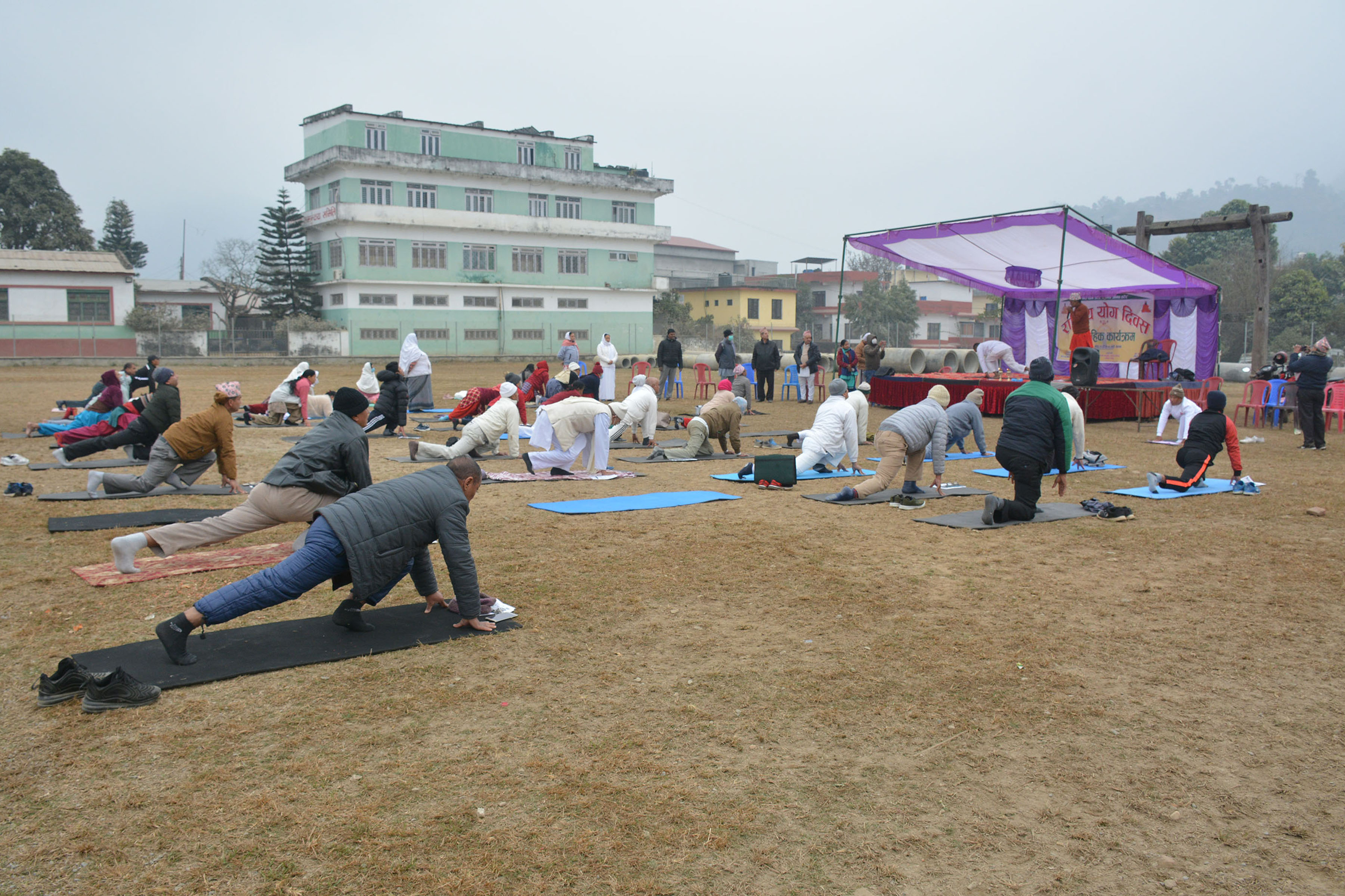 राष्ट्रिय योग दिवसमा योगाभ्यास 