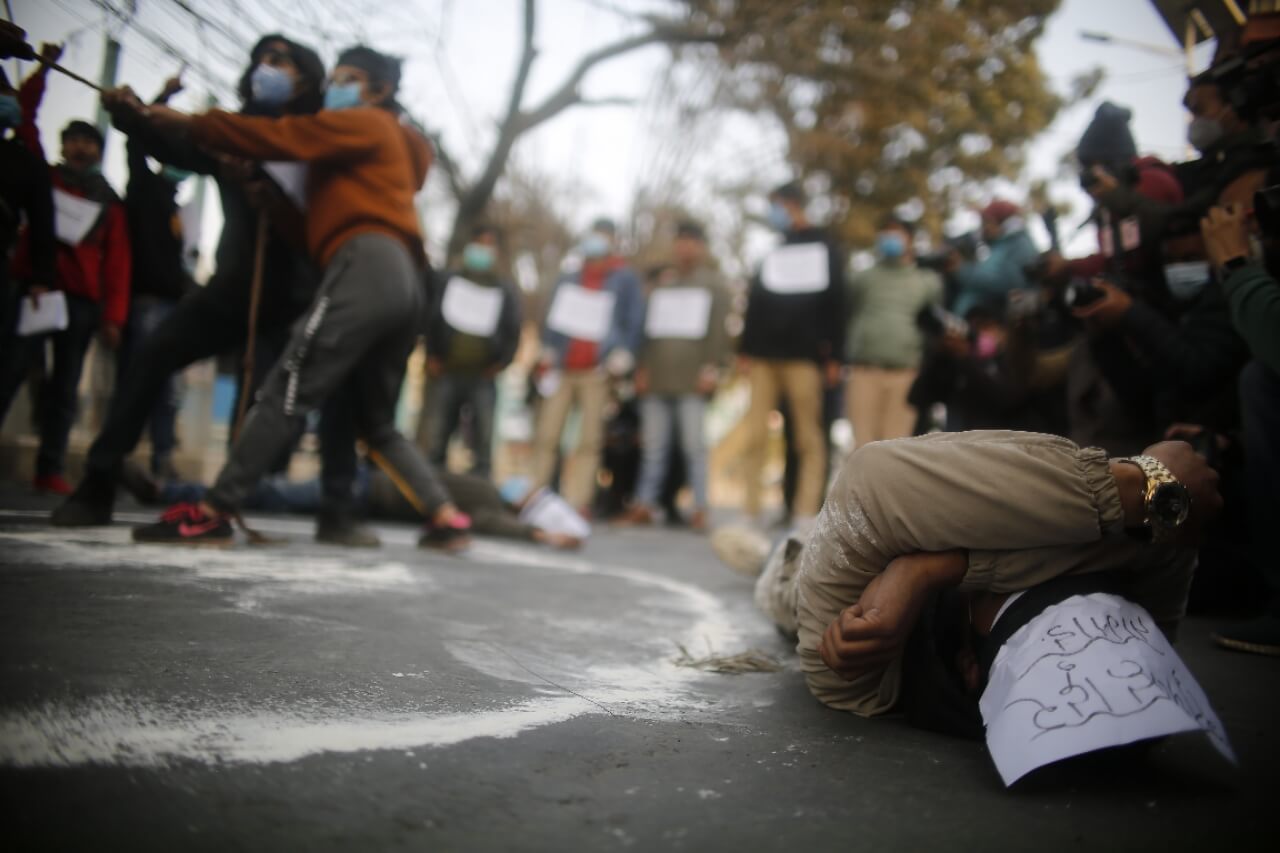 ओलीतन्त्र र प्रचण्ड–माधवको तानातानमा जनता (फोटोफिचर)