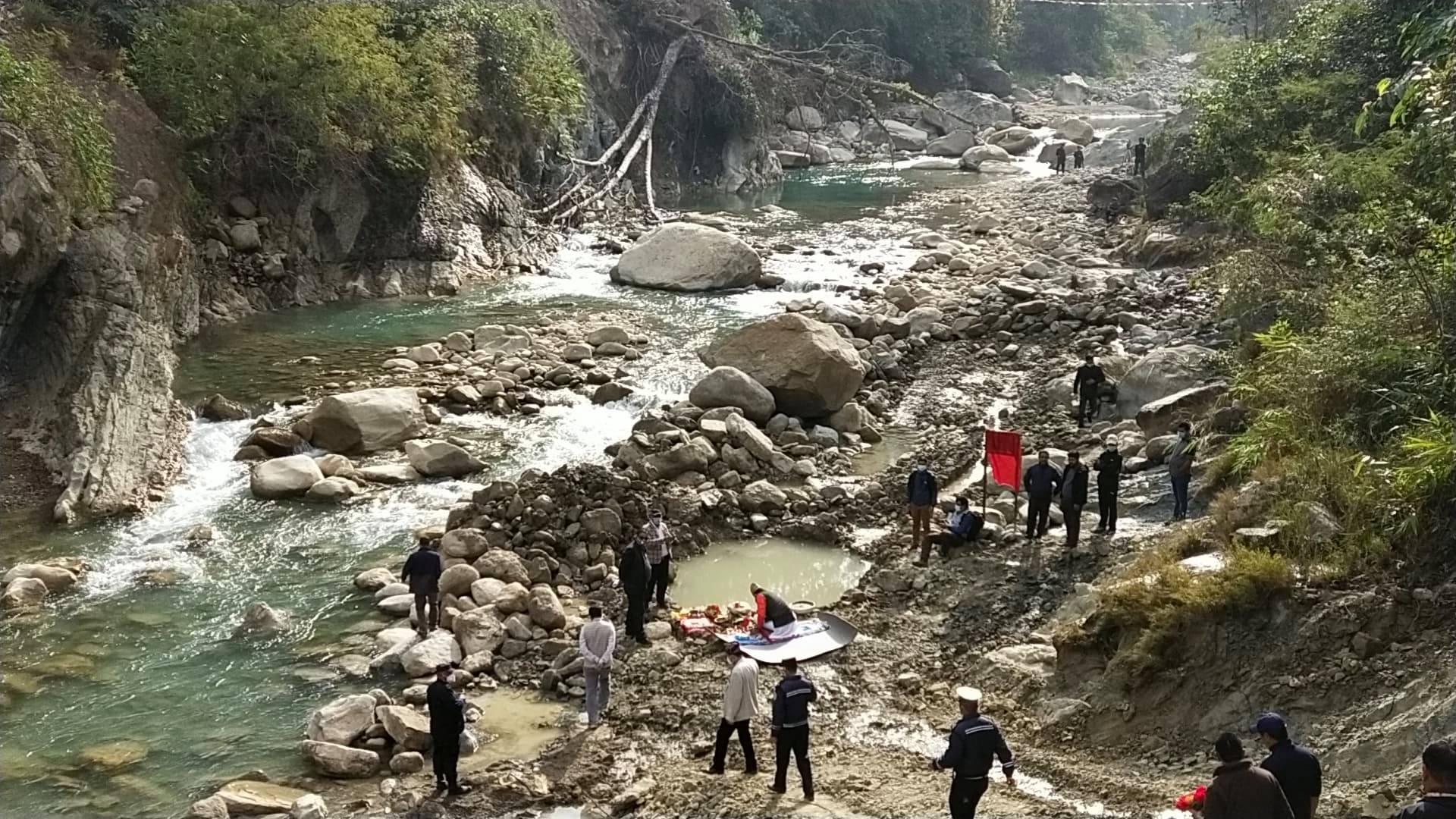 नेताहरू सपना बाँडिरहे, जनता पर्खिरहे