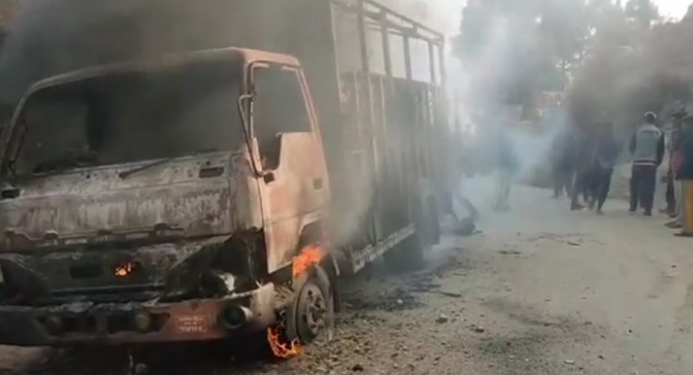 दार्चुलामा ट्रकमा आगजनी