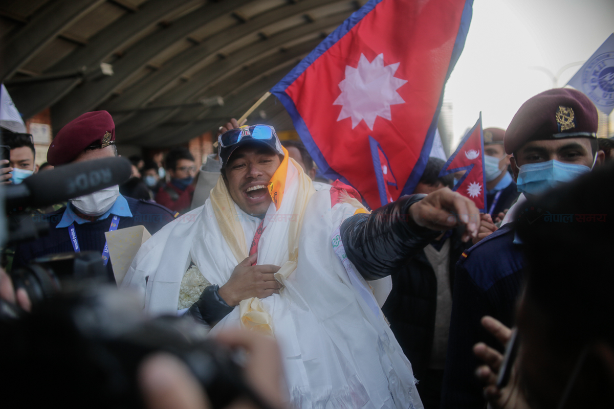 ‘केटू’ आरोहण गर्ने कीर्तिमानी आरोहीलाई यसरी गरियाे स्वागत (फोटो फिचर)