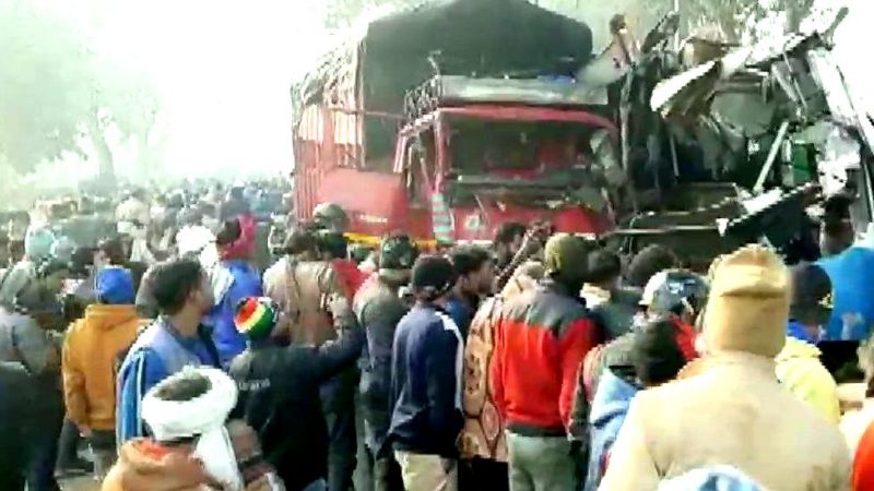 भारतको उत्तर प्रदेशमा बस र ट्रक ठोक्किँदा १० जनाको मृत्यु, १५ घाइते
