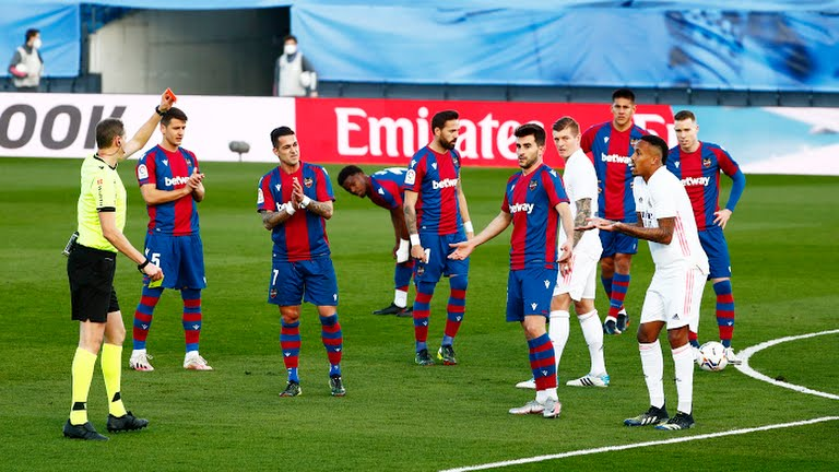 रियल मड्रिड घरेलु मैदानमा पराजित