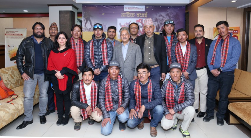 केटू हिमाल आरोहीलाई महालक्ष्मी विकास बैंकको सम्मान