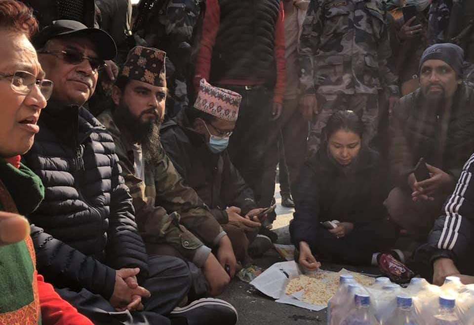 कार्यकर्ताले एमसीसी चाहिँदैन भनेपछि दाहालले रोके