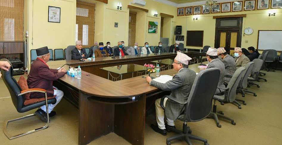 प्रधानमन्त्री ओलीद्वारा निर्वाचन तयारीबारे आयोगसँग छलफल