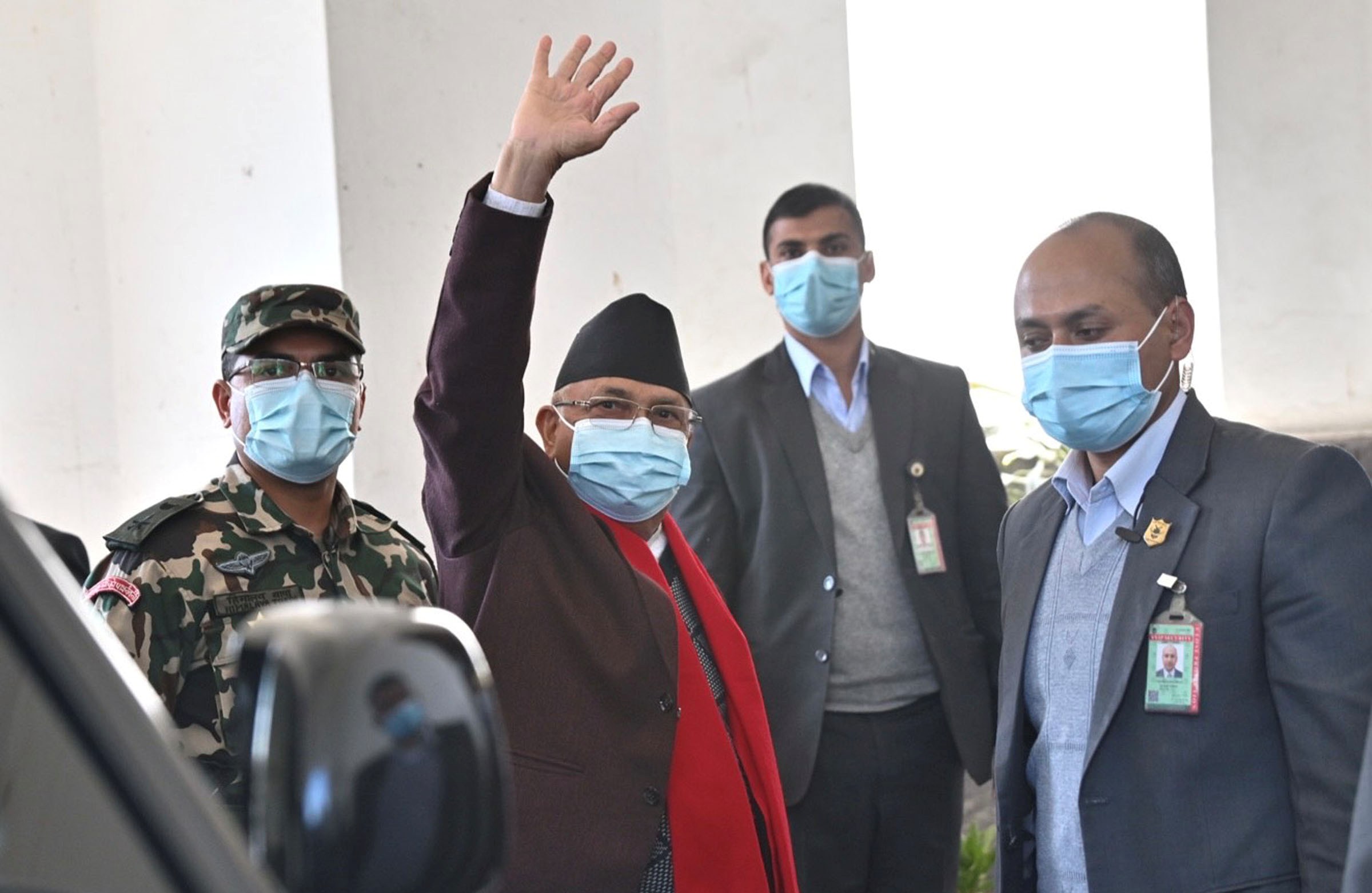 चुनावी सभालाई सम्बोधन गर्न हुम्ला पुगे ओली