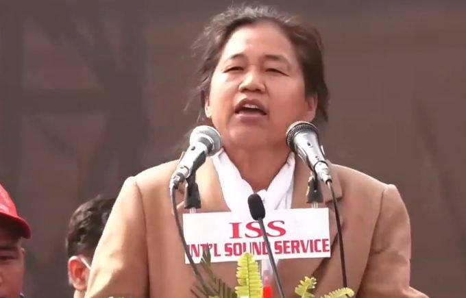 ‘राजतन्त्रको त घुँडा टेकाइयो ओली के हुन् र ?’