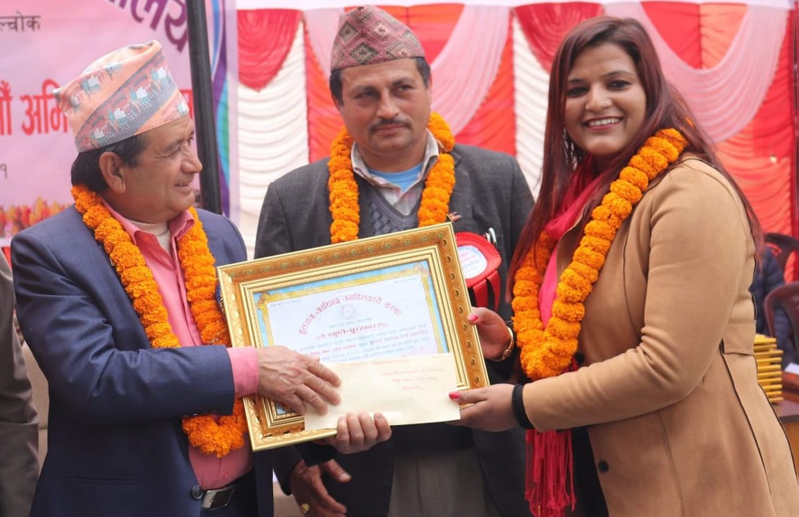 ‘हुतराज अर्धचन्द्र’ पत्रकारिता पुरस्कार सुवेदी र आचार्यलाई