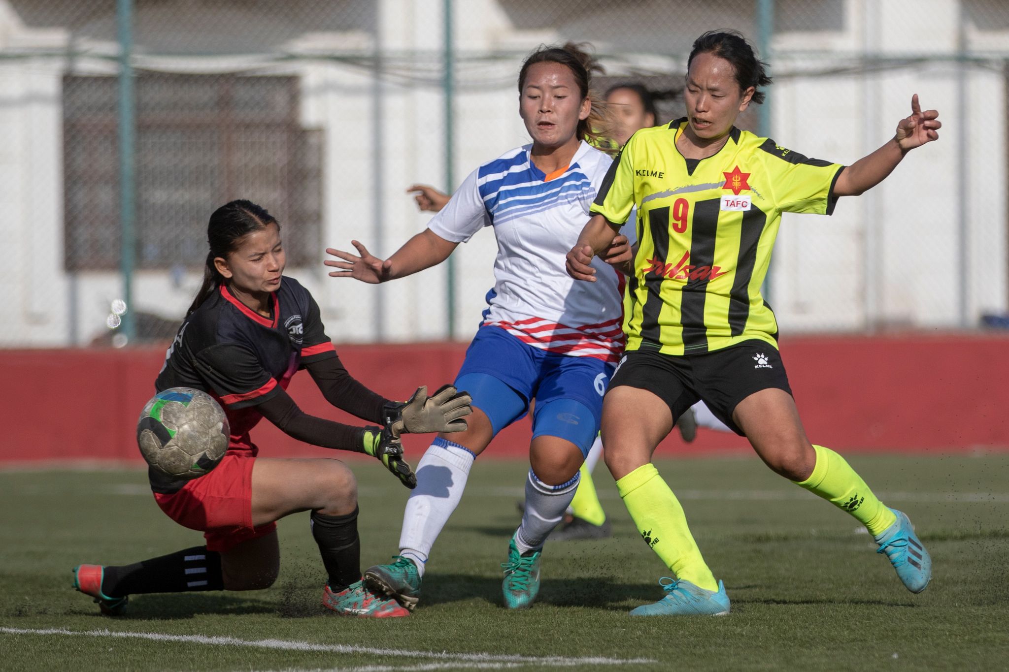 रश्मीको ह्याट्रिकमा आर्मीको सहज जित