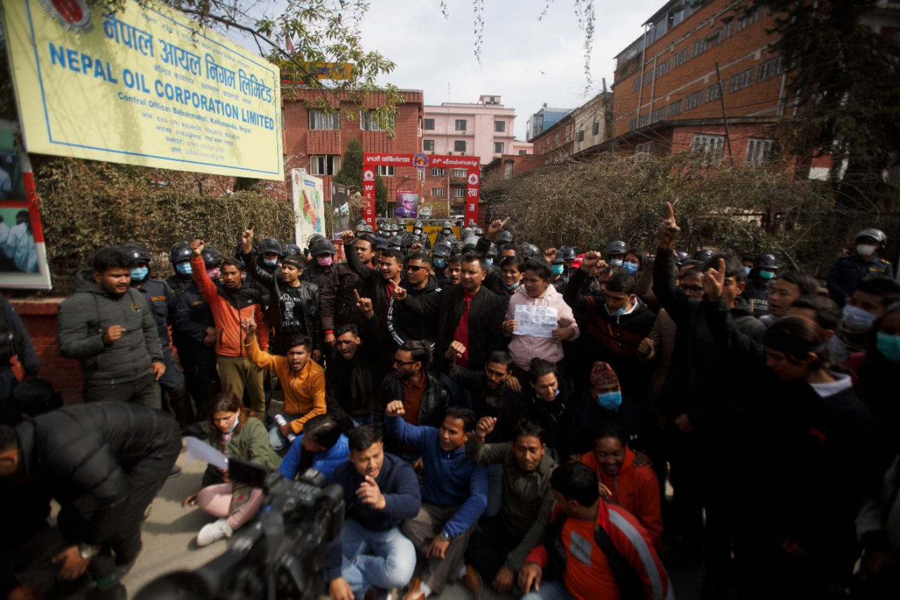 मूल्य वृद्धिविरुद्ध आयल निगमअगाडि नेविसंघको प्रदर्शन