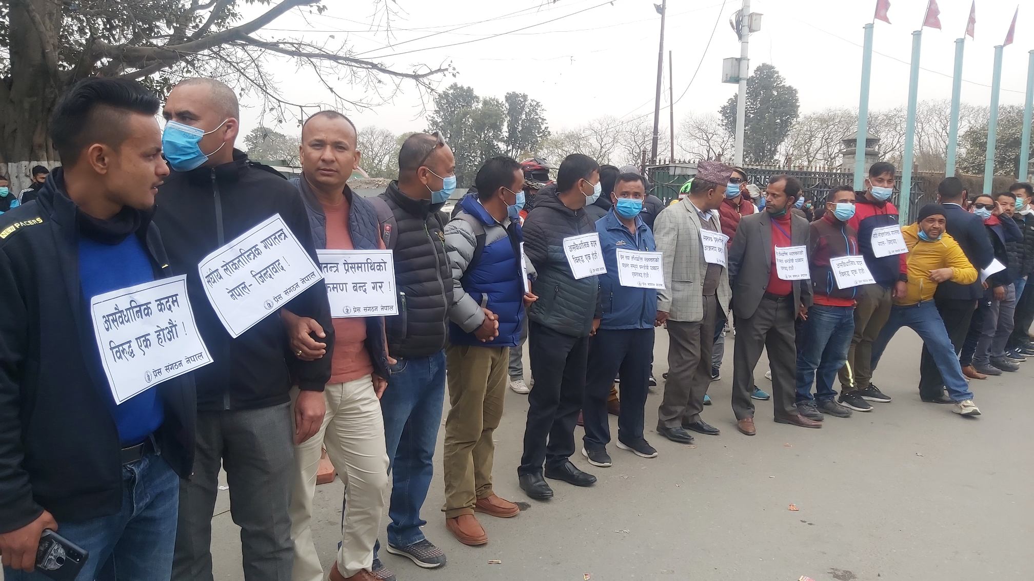 टुँडीखेलवरिपरि मानव साङ्लो प्रदर्शन