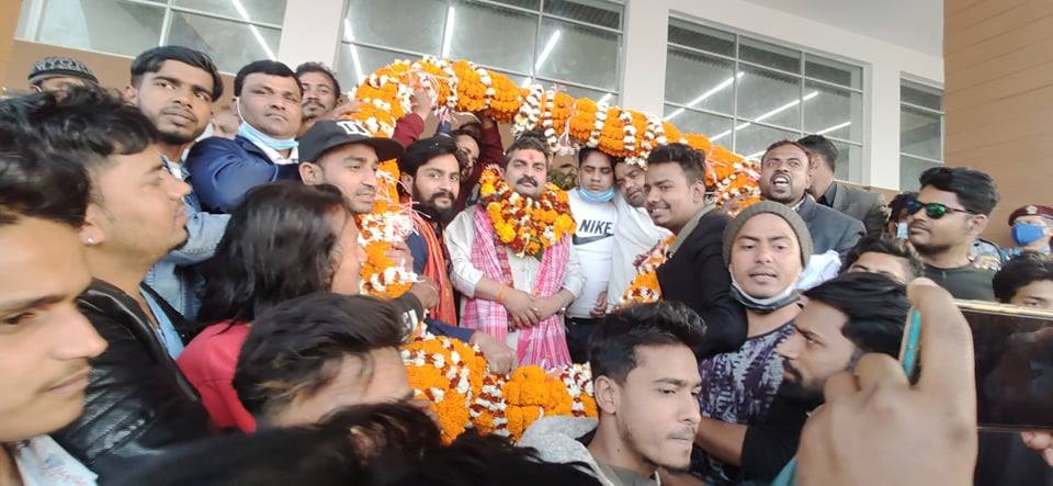 प्रदेश प्रमुख झालाई १०१ किलोको माला, स्वागत गर्न गएनन् मुख्यमन्त्री