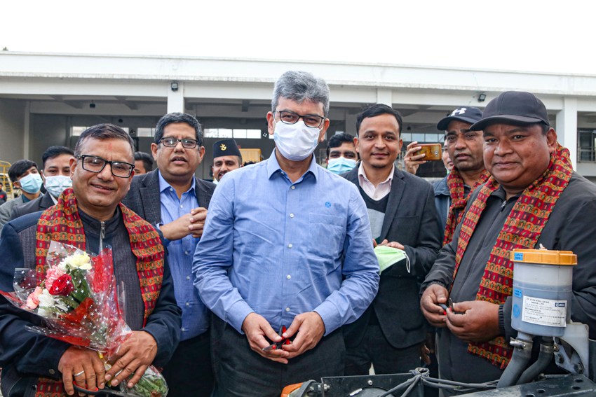अशोक लेलैण्डका बसहरूको च्यासिस हस्तान्तरण 
