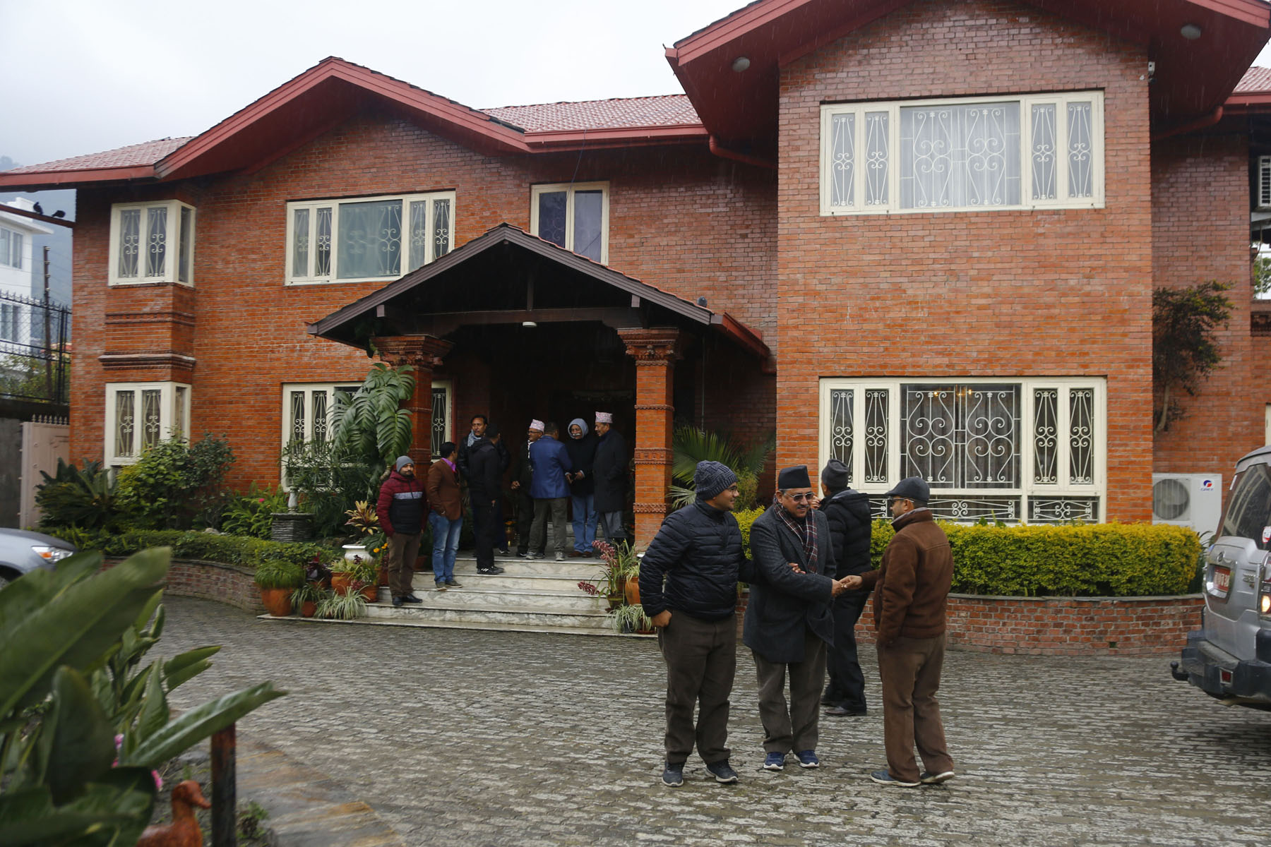 देउवालाई भेटेर फर्किए दाहाल–नेपाल, सत्ता सहकार्यको प्रस्ताव