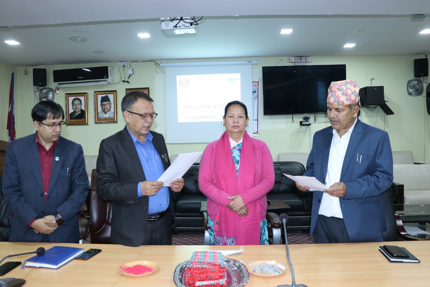 पोखरा प्रज्ञा प्रतिष्ठानका कुलपतिको शपथ