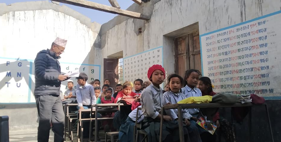 स्कुलको छानो ११ महिनादेखि ह्वांगै