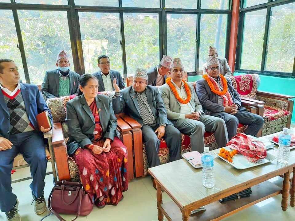 स्याङ्जा फेदीखोलाका मजदुरलाई परिचयपत्र