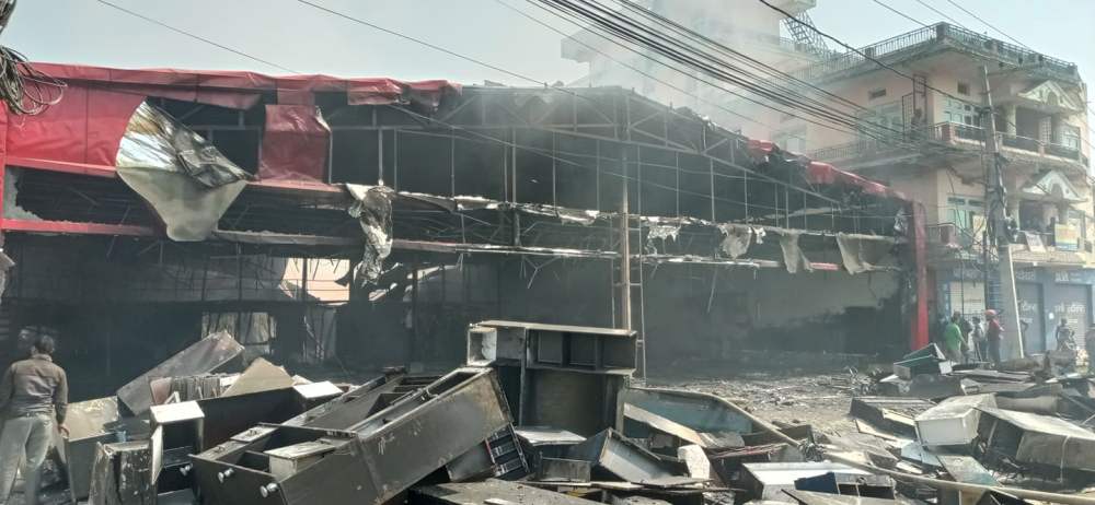 उद्घाटन नहुँदै खरानी भयो फर्निचर उद्योग (तस्बिरहरु)