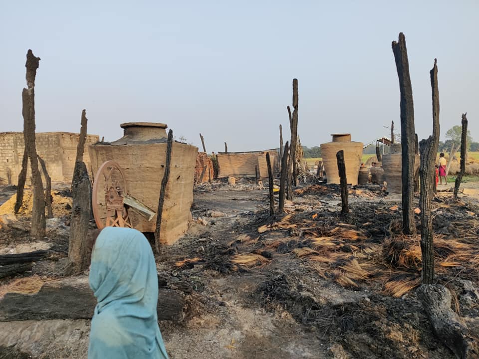 बाँकेकाे नरैनापुरमा २२ घर जलेर नष्ट
