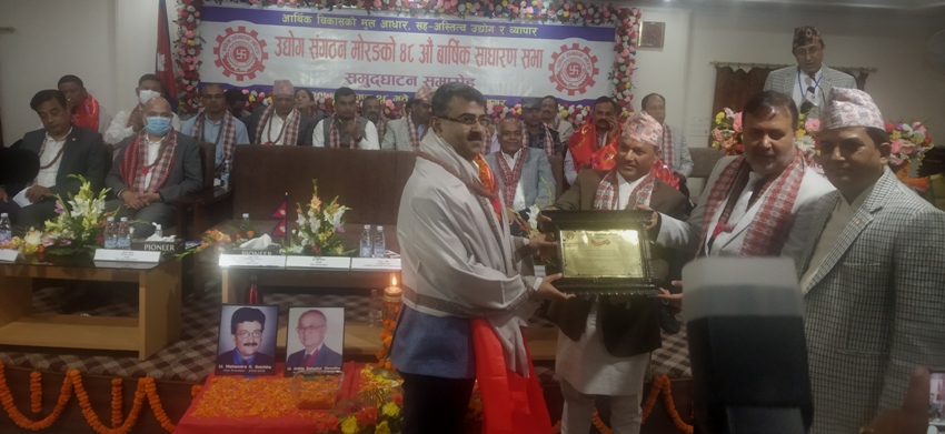 स्वस्तिक आयल इण्डष्ट्रिजलाई उत्कृष्ट निर्यात गर्ने कम्पनीको रुपमा सम्मान