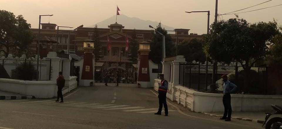 प्रधानमन्त्री ओली राष्ट्रपति निवासमा