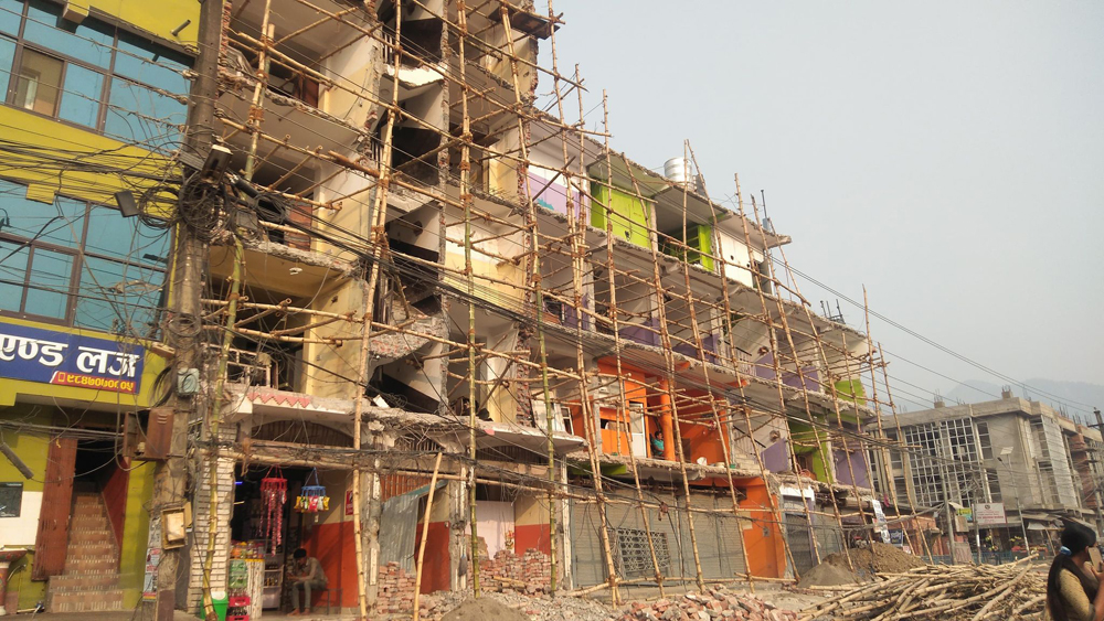 सडक विस्तारका कारण बुटवल बजार अस्तव्यस्त