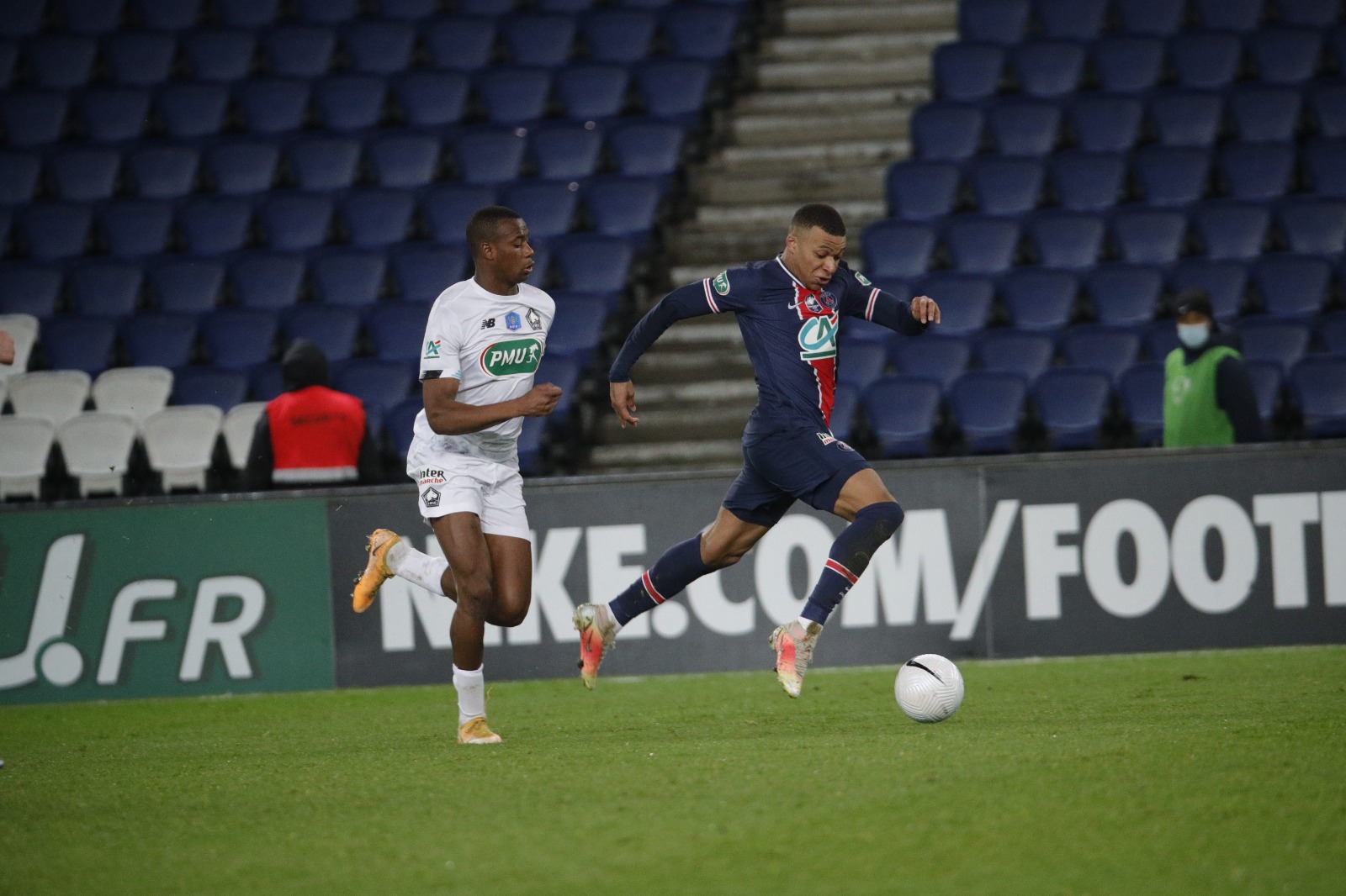 एम्बाप्पेको दोहोरो गोलसँगै पीएसजीको जित