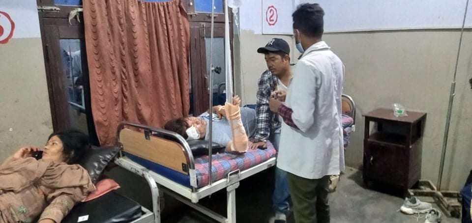 बस दुर्घटनामा २९ जना घाइते, एकको अवस्था गम्भीर